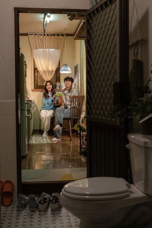 옆에서 숨만 쉬어도 좋아 (2025)